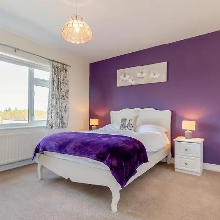 4 Bed In Burtonport Oc-c31069 * Meenmore