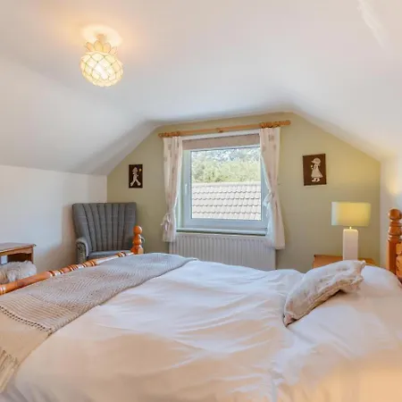 4 Bed In Burtonport Oc-c31069 Holiday home Meenmore