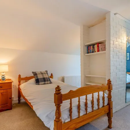 4 Bed In Burtonport Oc-c31069 Holiday home *